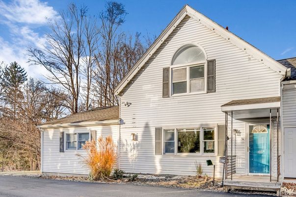 Exterior, Facade, Farmhouse