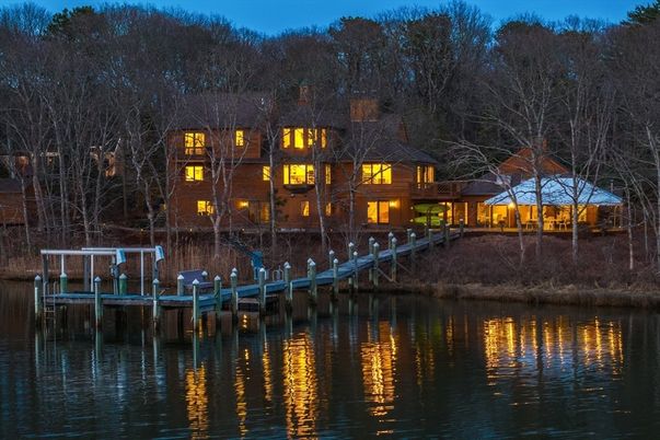 Exterior, Lake