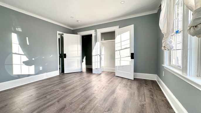 Empty room, Interior, Recessed Lighting, Wood Texture Flooring