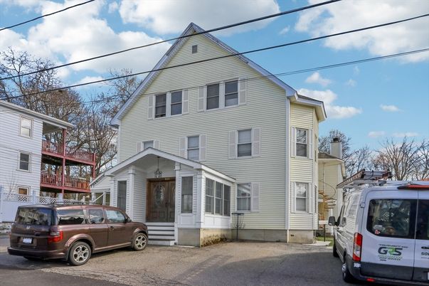 Exterior, Facade, Queen Anne Victorian