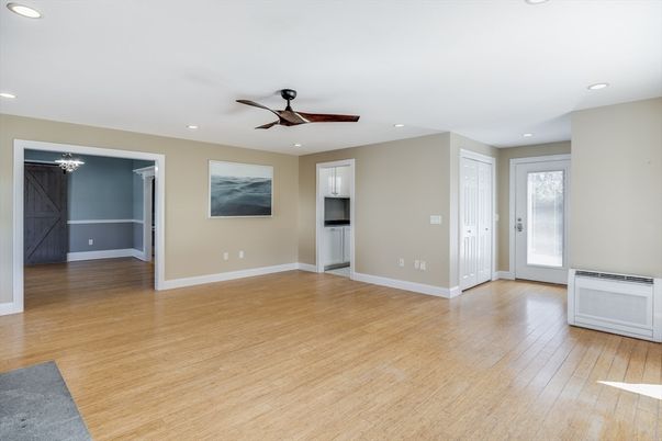 Empty room, Interior, Recessed Lighting, Wood Texture Flooring