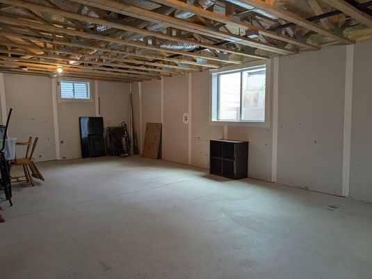 Empty room, Interior, Wooden Beams