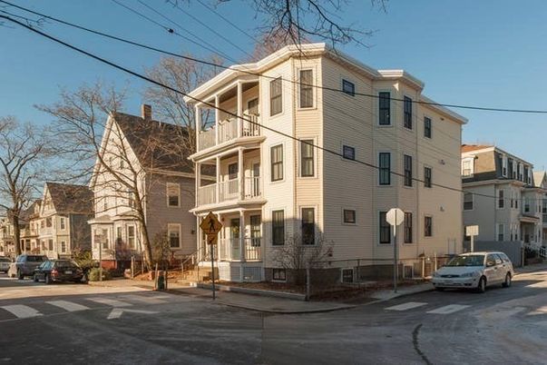Exterior, Facade, Queen Anne Victorian