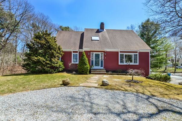 Exterior, Facade, Cape Cod