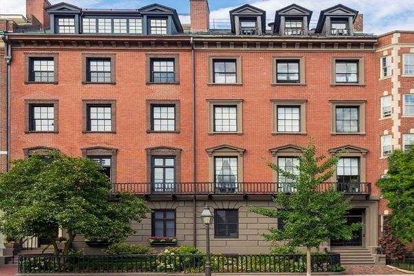 Exterior, Facade, Brick Facade, Rowhouse