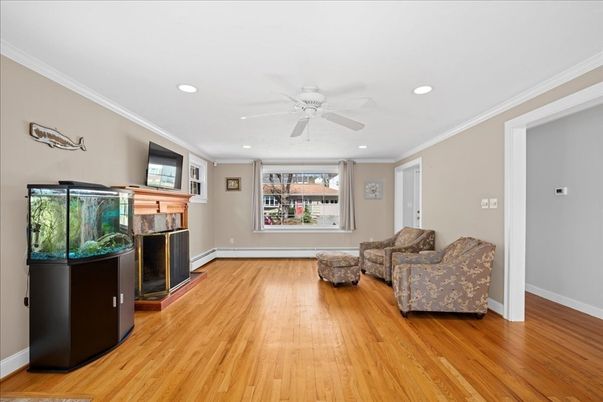 Interior, Recessed Lighting, Wood Texture Flooring