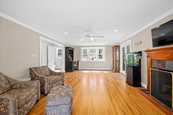 Dining room, Fireplace, Interior, Recessed Lighting, Wood Texture Flooring