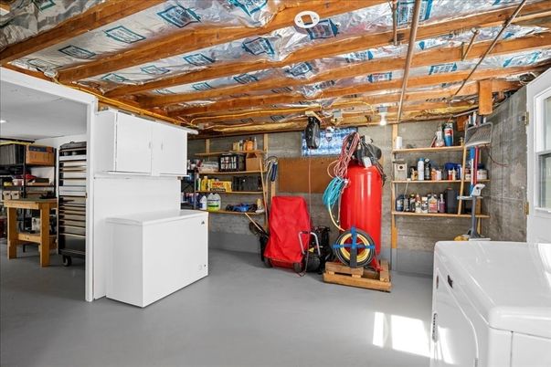 Interior, Washer, Wooden Beams