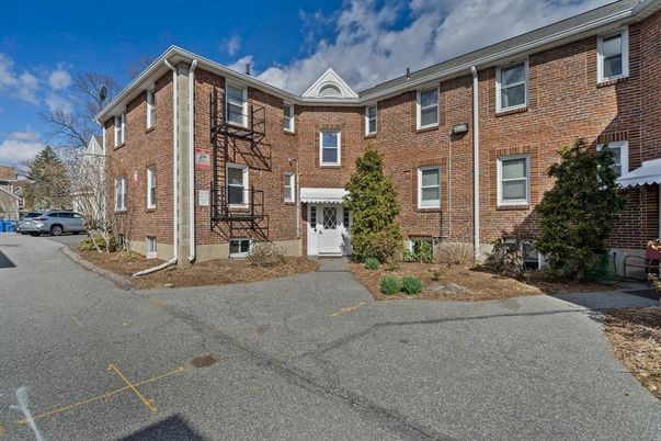 Exterior, Facade, Brick Facade, Rowhouse