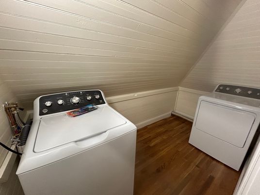 Interior, Utility Closets, Washer, Wood Texture Flooring