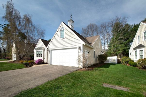 Attached, Exterior, Facade, Farmhouse