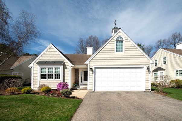 Attached, Exterior, Facade, Ranch