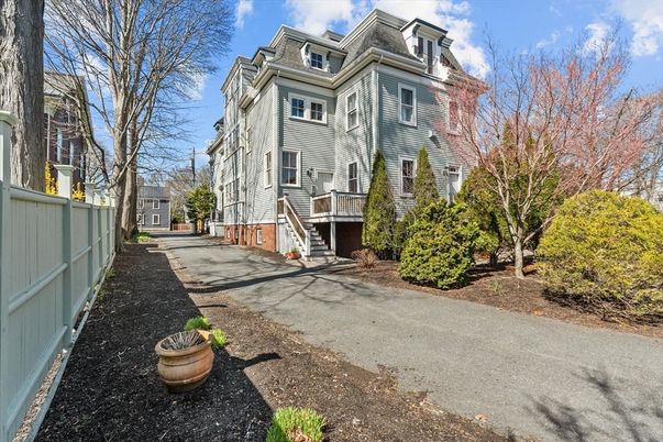Exterior, Facade, Queen Anne Victorian