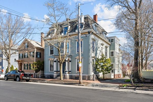 Exterior, Facade, Queen Anne Victorian