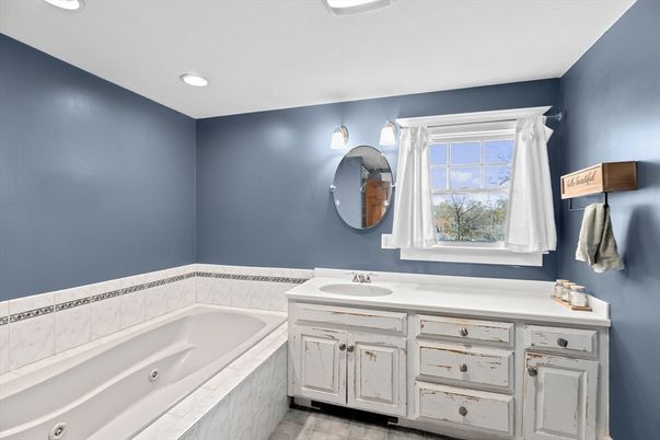 Bathroom, Dual Sink Vanities, Interior, Recessed Lighting