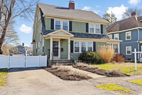 Exterior, Facade, American Foursquare