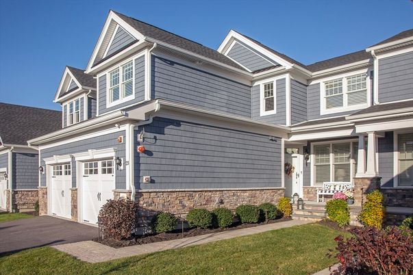 Attached, Exterior, Facade, American Craftsman