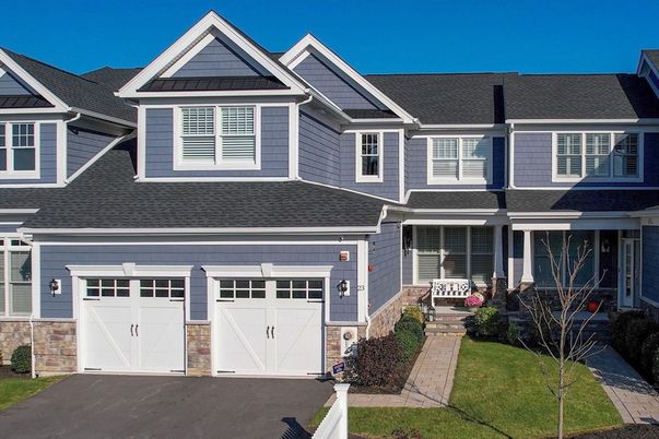Attached, Exterior, Facade, American Craftsman