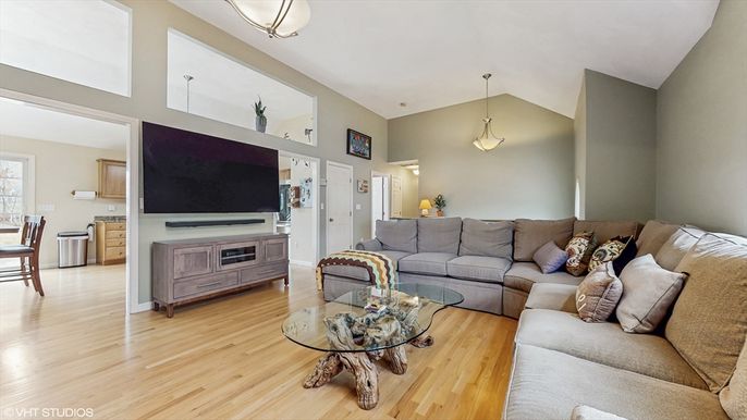 Interior, Living room, Pendant Lights, Wood Texture Flooring