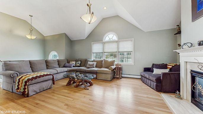 Fireplace, Interior, Living room, Pendant Lights, Recessed Lighting, Wood Texture Flooring