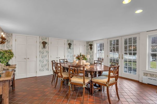 Dining room, Interior, Recessed Lighting