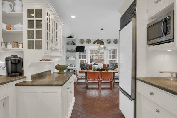 Dining room, Interior, Pendant Lights, Recessed Lighting