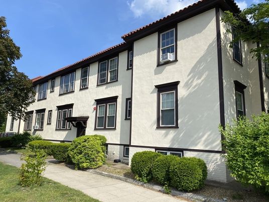 Exterior, Facade, Mediterranean