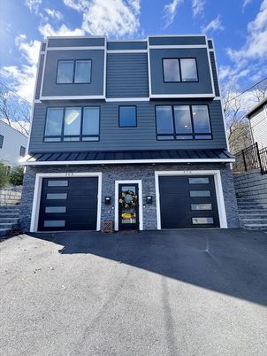Attached, Exterior, Facade, Modern