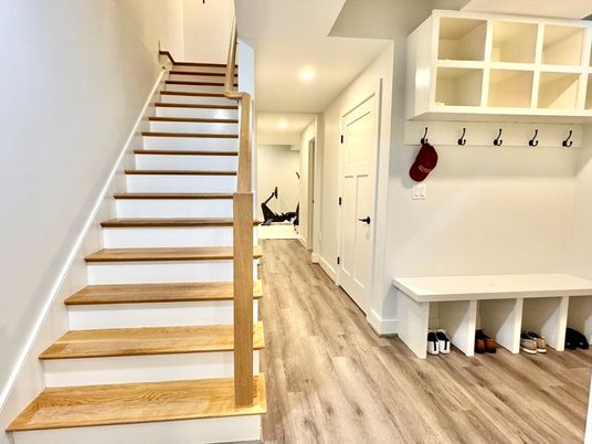Interior, Recessed Lighting, Wood Texture Flooring