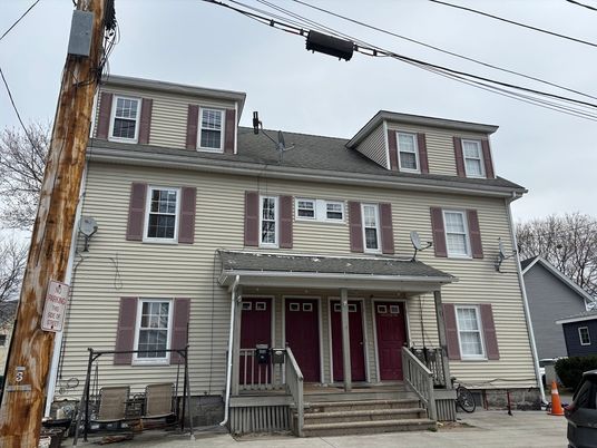 Exterior, Facade, American Foursquare