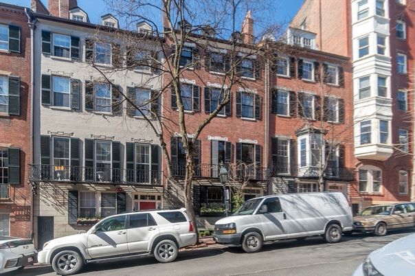 Exterior, Facade, Brick Facade, Rowhouse