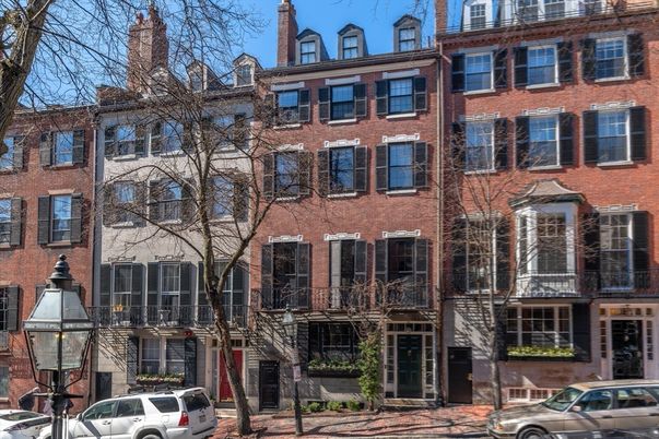 Exterior, Facade, Brick Facade, Rowhouse