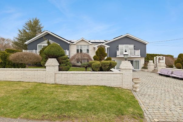 Backyard, Exterior, Facade, American Craftsman