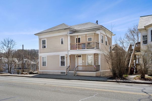 Exterior, Facade, American Foursquare