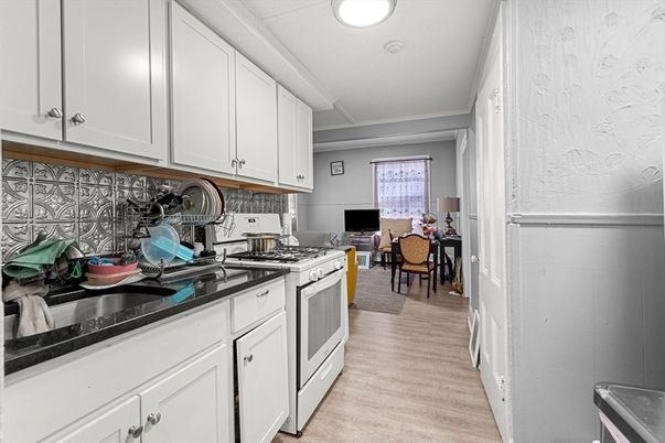Dining room, Interior, Kitchen, Recessed Lighting, Wood Texture Flooring