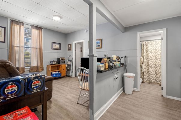 Interior, Recessed Lighting, Wood Texture Flooring