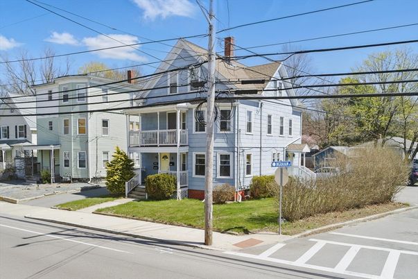 Exterior, Facade, Rowhouse