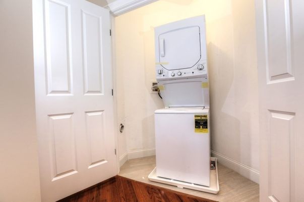 Interior, Utility Closets, Washer, Wood Texture Flooring