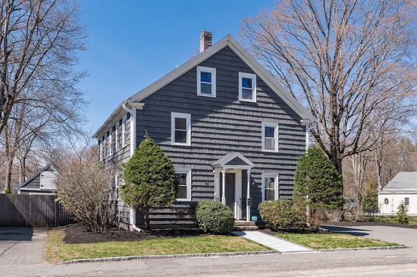 Exterior, Facade, Queen Anne Victorian