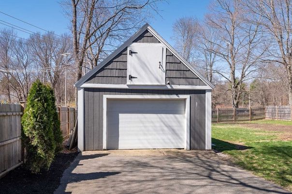 Detached Garage, Exterior