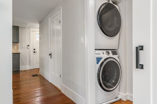 Interior, Utility Closets, Washer, Wood Texture Flooring