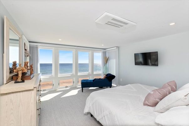 Bedroom, Interior, Recessed Lighting, Water