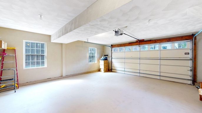 Garage, Interior