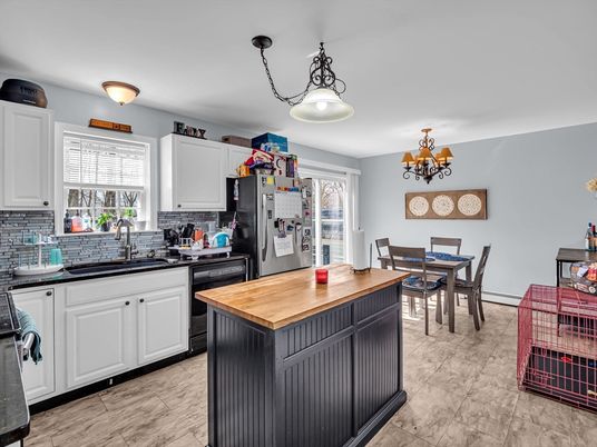 Chandelier, Dining room, Interior, Kitchen, Pendant Lights