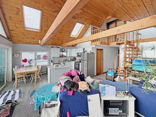 Dining room, Interior, Kitchen, Stainless Steel Appliances, Wooden Beams, Wooden Ceilings