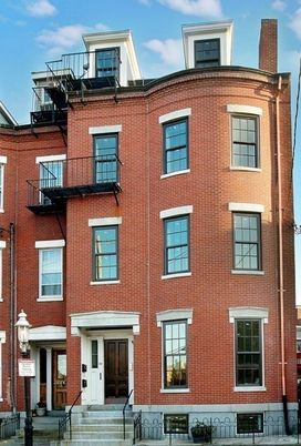 Exterior, Facade, Brick Facade, Rowhouse