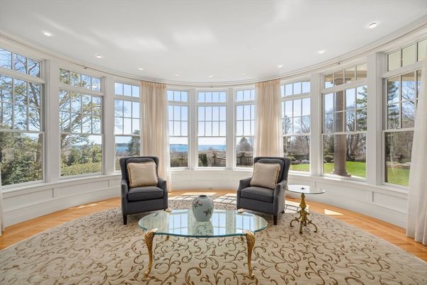 Interior, Living room, Recessed Lighting, Sun Room, Wood Texture Flooring