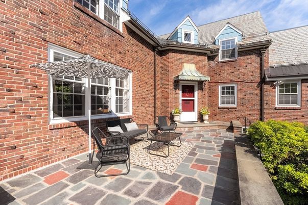 Exterior, Facade, Brick Facade, Cape Cod