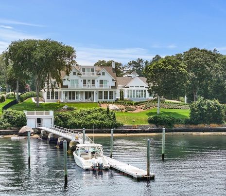 Exterior, Lake