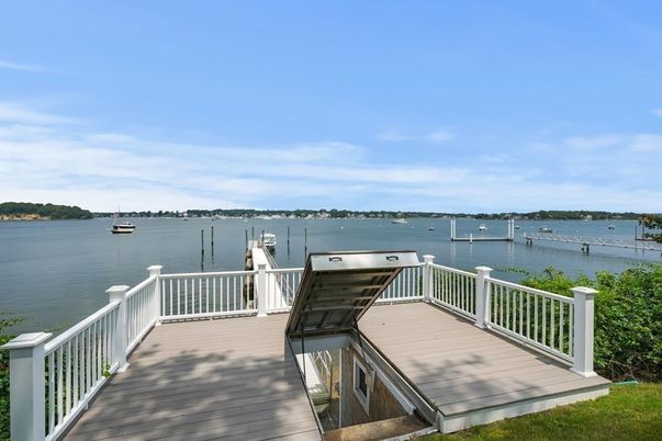 Exterior, Lake